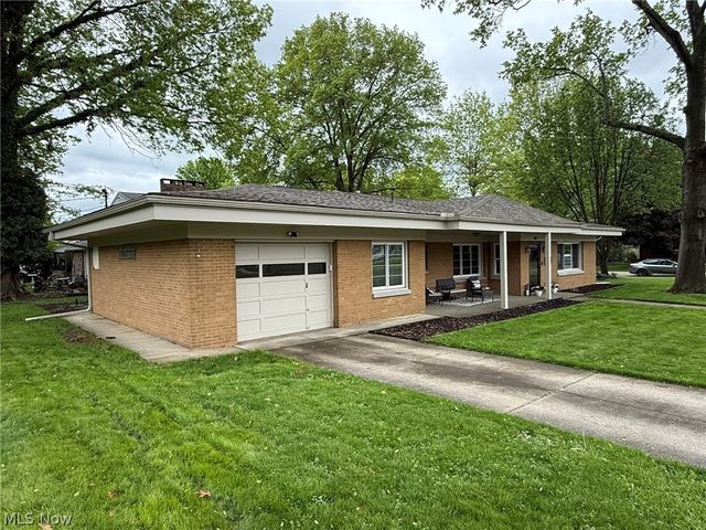 837 Oak Street NW, New Philadelphia, OH 44663