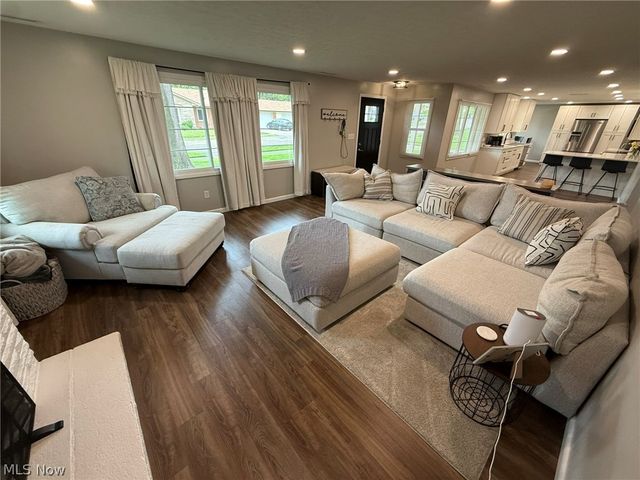 837 Oak Street NW, New Philadelphia, OH 44663