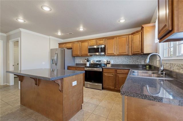 5005 W Bay Court, Rogers, AR 72758