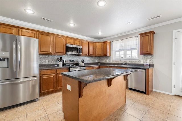 5005 W Bay Court, Rogers, AR 72758