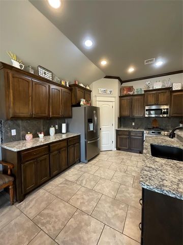 1792 Doc Bar Avenue, Blanchard, OK 73010