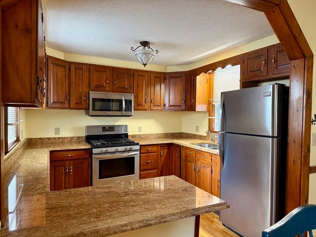 178 Thompson St, New Bedford, MA 02740