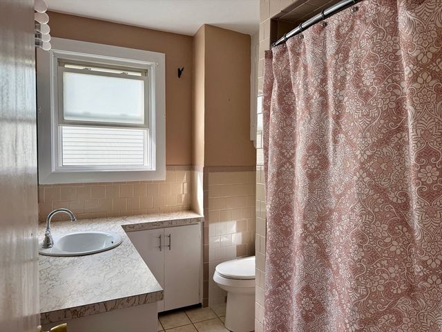 178 Thompson St, New Bedford, MA 02740