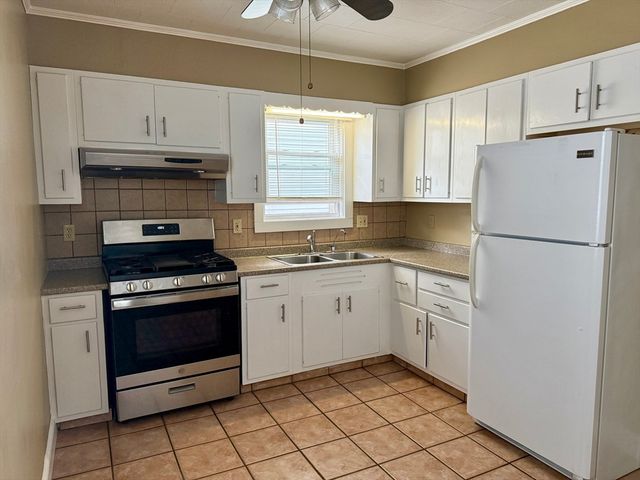 178 Thompson St, New Bedford, MA 02740