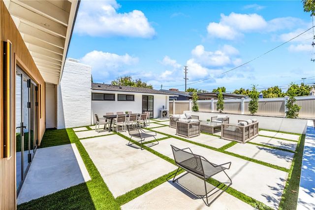 213 Wellesley, Costa Mesa, CA 92626