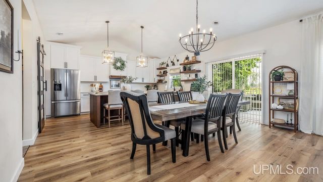 1125 S 30th Street, Escanaba, MI 49829