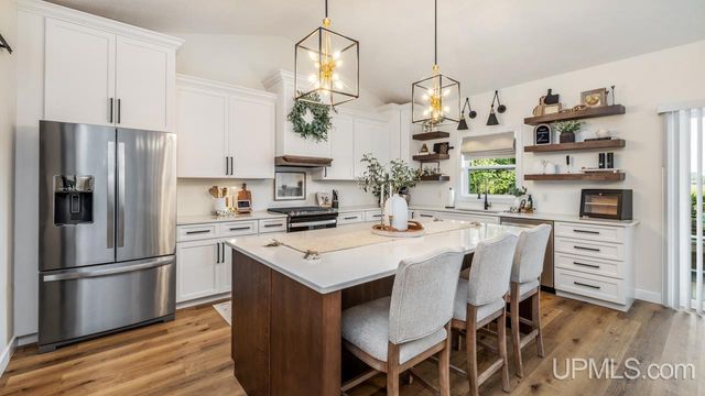 1125 S 30th Street, Escanaba, MI 49829