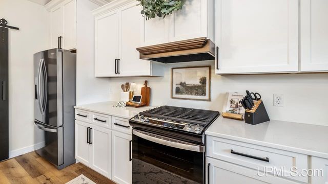 1125 S 30th Street, Escanaba, MI 49829