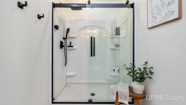 1125 S 30th Street, Escanaba, MI 49829