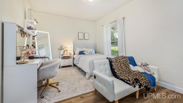 1125 S 30th Street, Escanaba, MI 49829