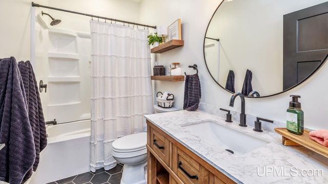 1125 S 30th Street, Escanaba, MI 49829