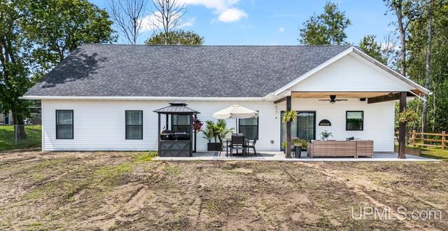 1125 S 30th Street, Escanaba, MI 49829