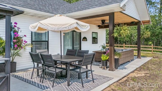 1125 S 30th Street, Escanaba, MI 49829