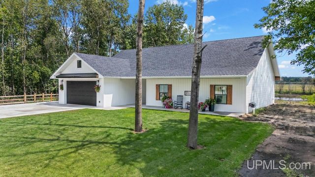 1125 S 30th Street, Escanaba, MI 49829