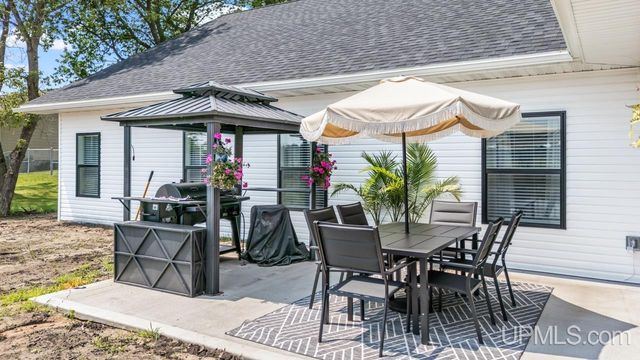 1125 S 30th Street, Escanaba, MI 49829