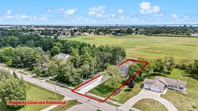 1125 S 30th Street, Escanaba, MI 49829