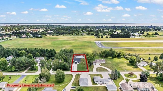 1125 S 30th Street, Escanaba, MI 49829