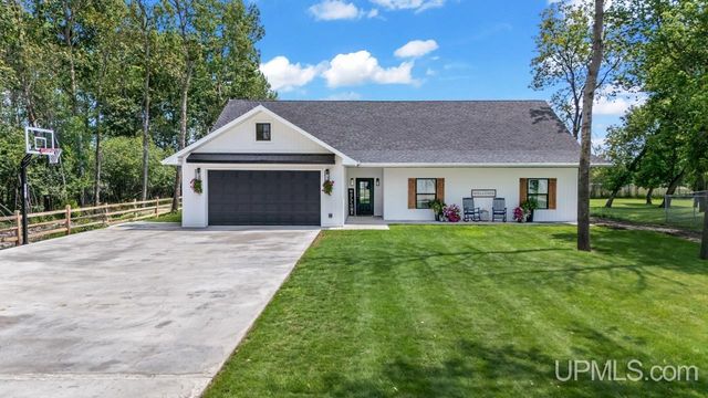 1125 S 30th Street, Escanaba, MI 49829