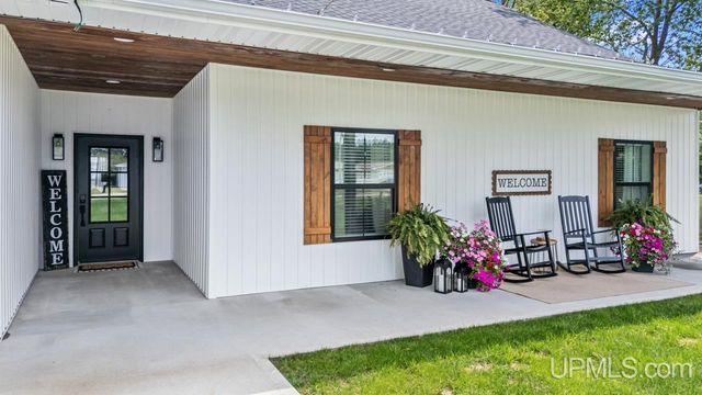 1125 S 30th Street, Escanaba, MI 49829