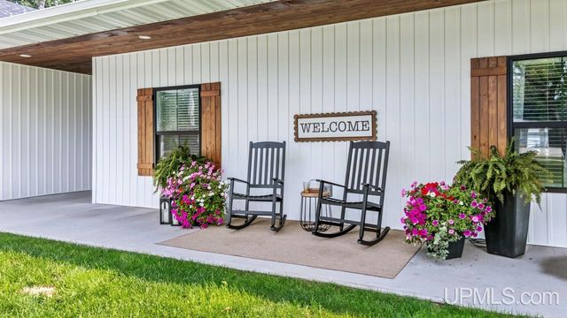 1125 S 30th Street, Escanaba, MI 49829