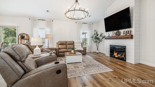 1125 S 30th Street, Escanaba, MI 49829