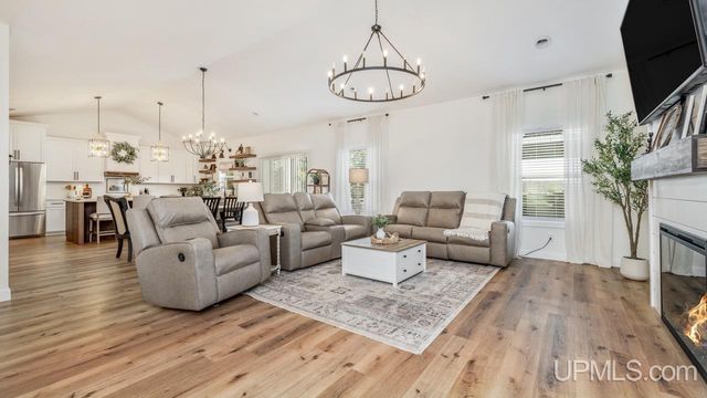 1125 S 30th Street, Escanaba, MI 49829