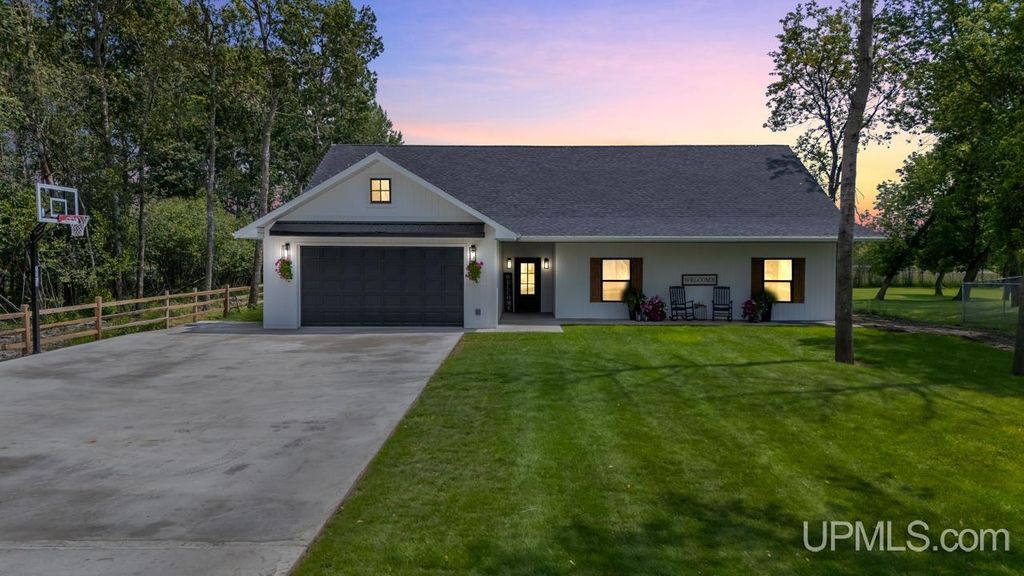 1125 S 30th Street, Escanaba, MI 49829