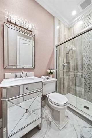 18 Boulevard, Malba, NY 11357