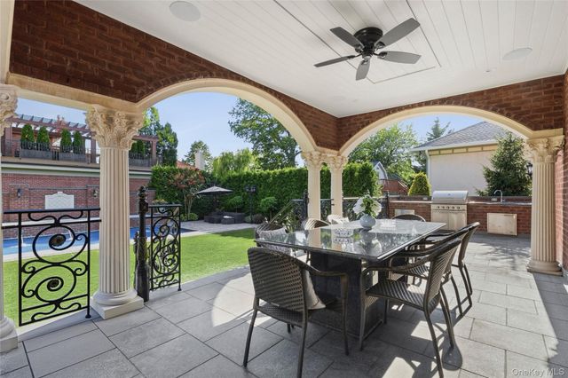 18 Boulevard, Malba, NY 11357