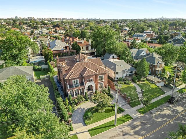 18 Boulevard, Malba, NY 11357