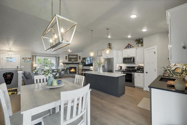 1756 RED OAK STREET, Green Bay, WI 54313