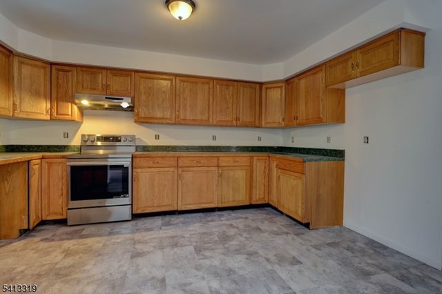 74 Camp Ln, Fairfield Twp., NJ 07004