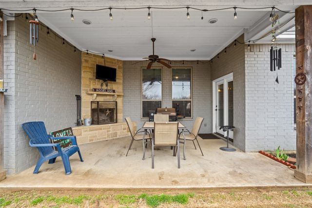 1617 Hawthorne Street, Cleburne, TX 76033