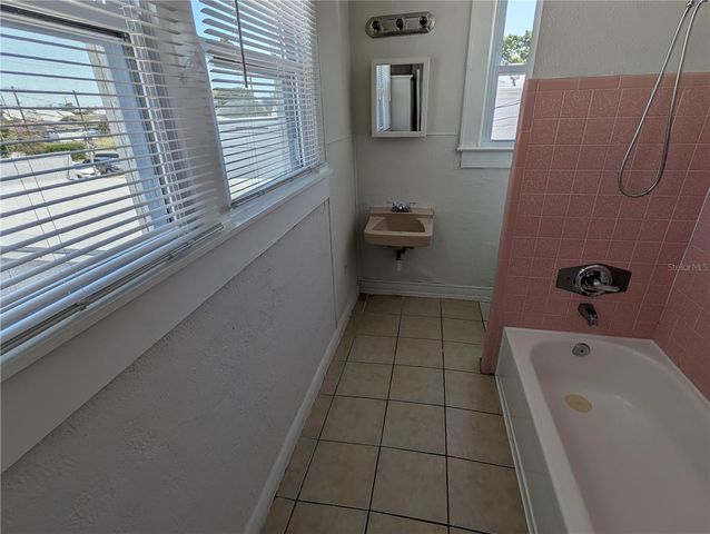 2904 W CHESTNUT STREET 2, Tampa, FL 33607