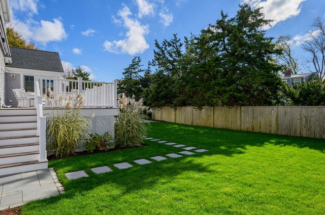 21 Cockachoisett Lane, Osterville, MA 02655