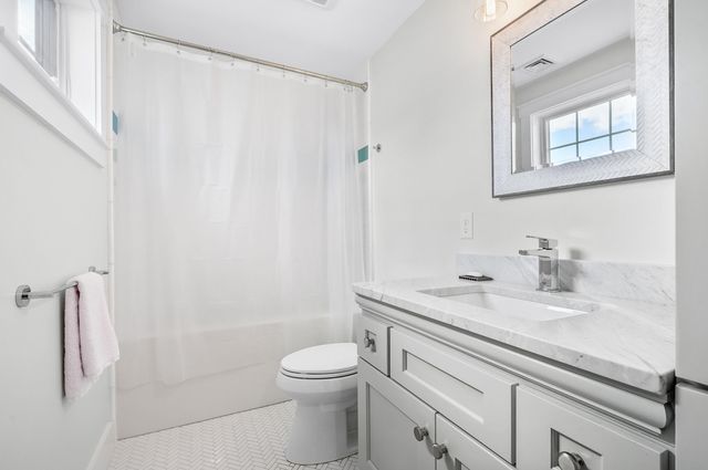 21 Cockachoisett Lane, Osterville, MA 02655