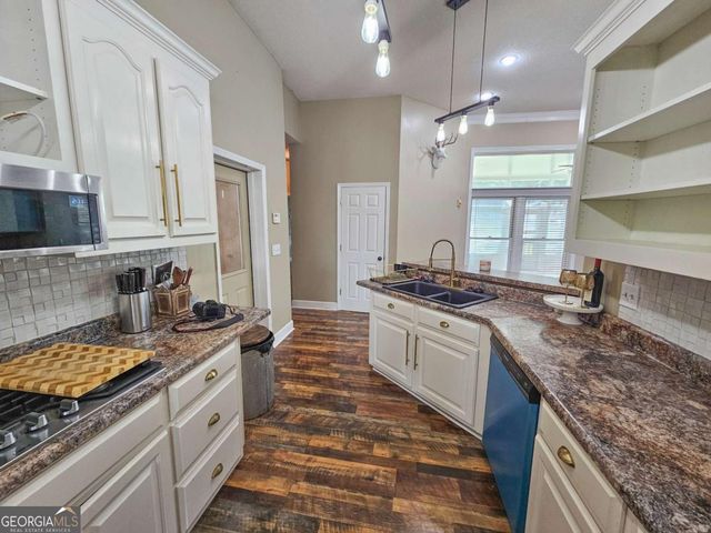 349 Hillridge Cove, Lizella, GA 31052