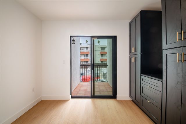 351 S Catalina Street, Los Angeles, CA 90020