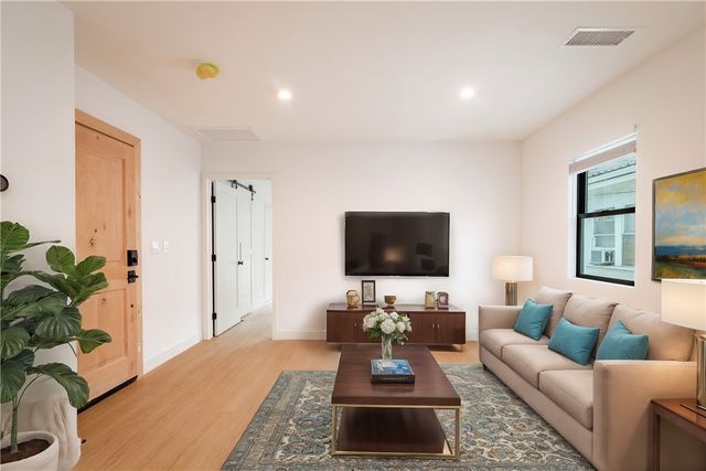 351 S Catalina Street, Los Angeles, CA 90020