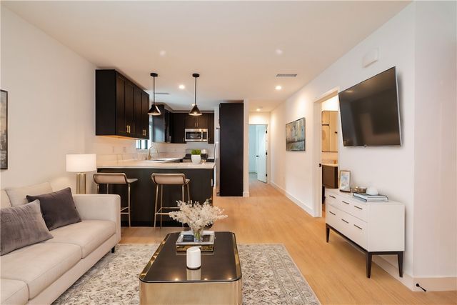 351 S Catalina Street, Los Angeles, CA 90020
