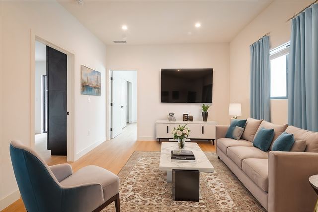 351 S Catalina Street, Los Angeles, CA 90020