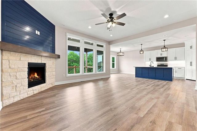 903 Captain Merriman Drive, Freeman, MO 64746