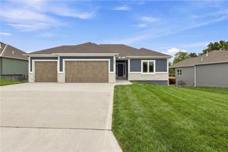 903 Captain Merriman Drive, Freeman, MO 64746