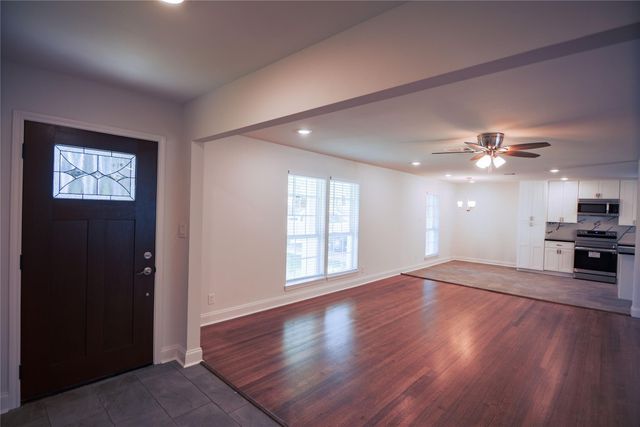8006 Richmond Avenue, Houston, TX 77063
