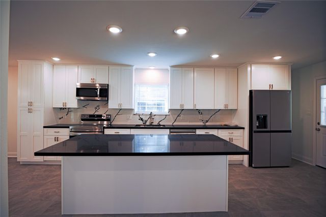 8006 Richmond Avenue, Houston, TX 77063