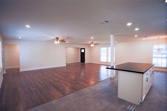 8006 Richmond Avenue, Houston, TX 77063