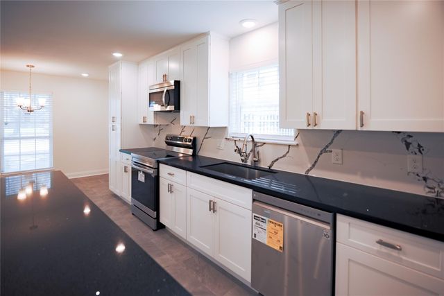 8006 Richmond Avenue, Houston, TX 77063