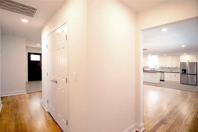 8006 Richmond Avenue, Houston, TX 77063