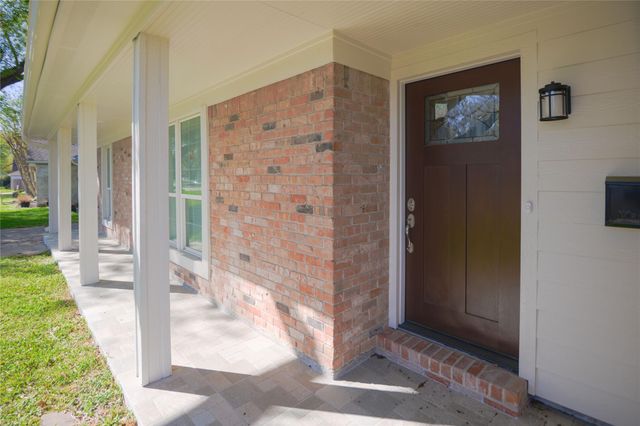 8006 Richmond Avenue, Houston, TX 77063