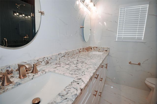 8006 Richmond Avenue, Houston, TX 77063